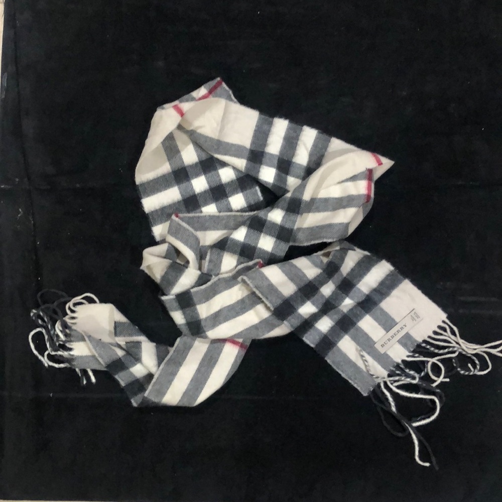 Beautiful Authentic Burberry Cashmere Classic Nova Check Scarf, Super Soft!